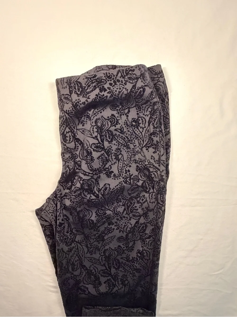 Chicos Woman's Size 8 Black Brocade Straight-Leg Evening Pants